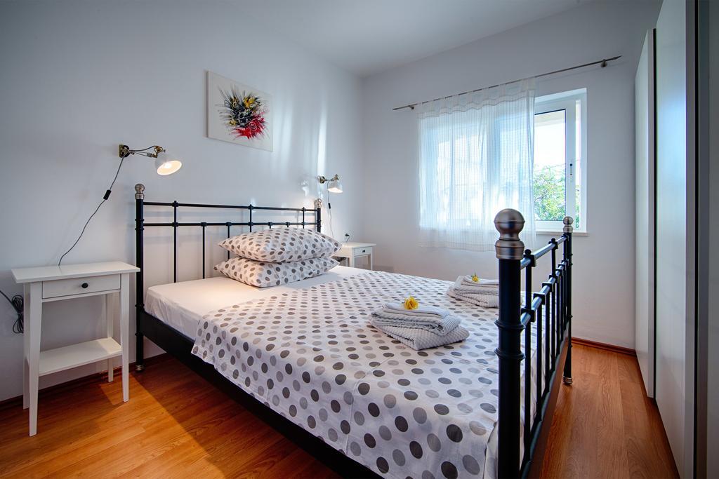 Apartments Zambarlin Komiža Pokój zdjęcie