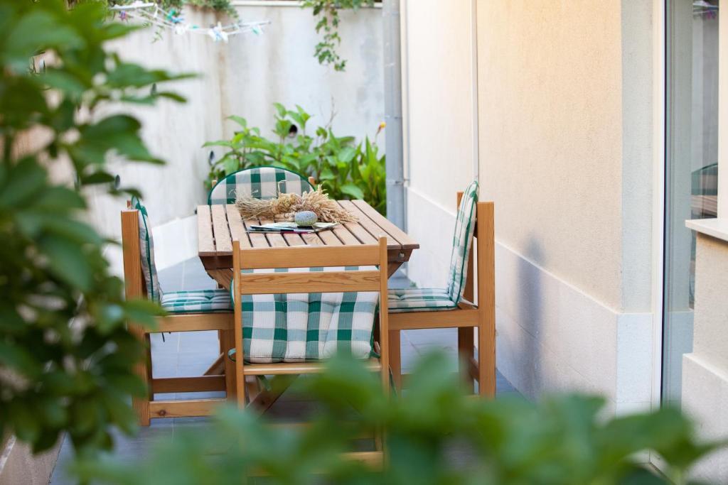 Apartments Zambarlin Komiža Zewnętrze zdjęcie