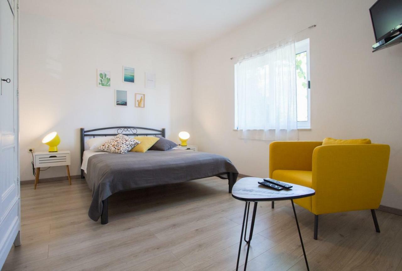 Apartments Zambarlin Komiža Zewnętrze zdjęcie